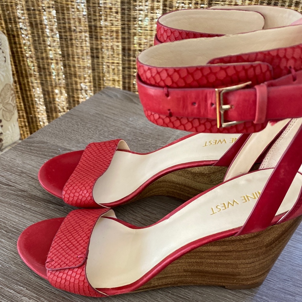 Nine West Platform sandal red 9.5 new